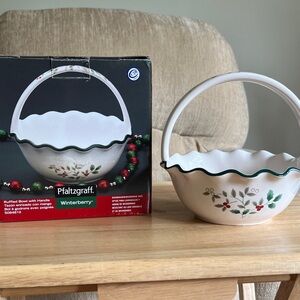 Pfaltzgraff Winterberry Basket Bowl with Green Trim